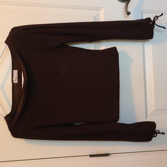 2/$25 Pretty cut out sleeve, boat neck top, brown with gold flecks - Picture 1 of 14